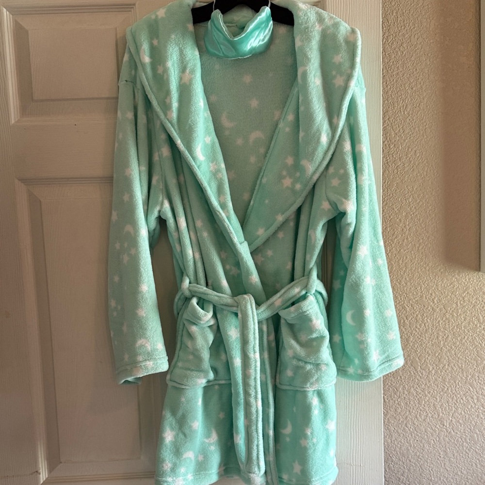 ONE/SIZE Mint Green Star and Moon Robe